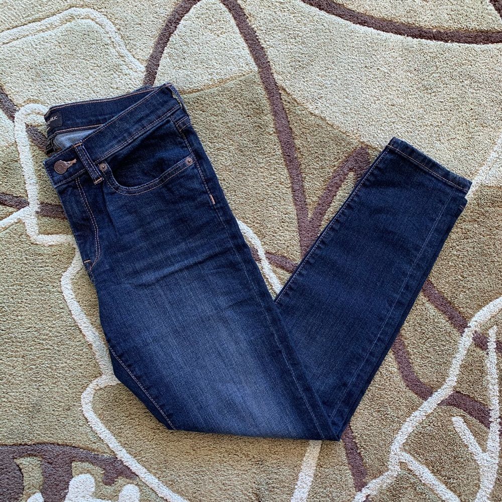 Banana Republic Low Rise Petite Skinny Jeans💙